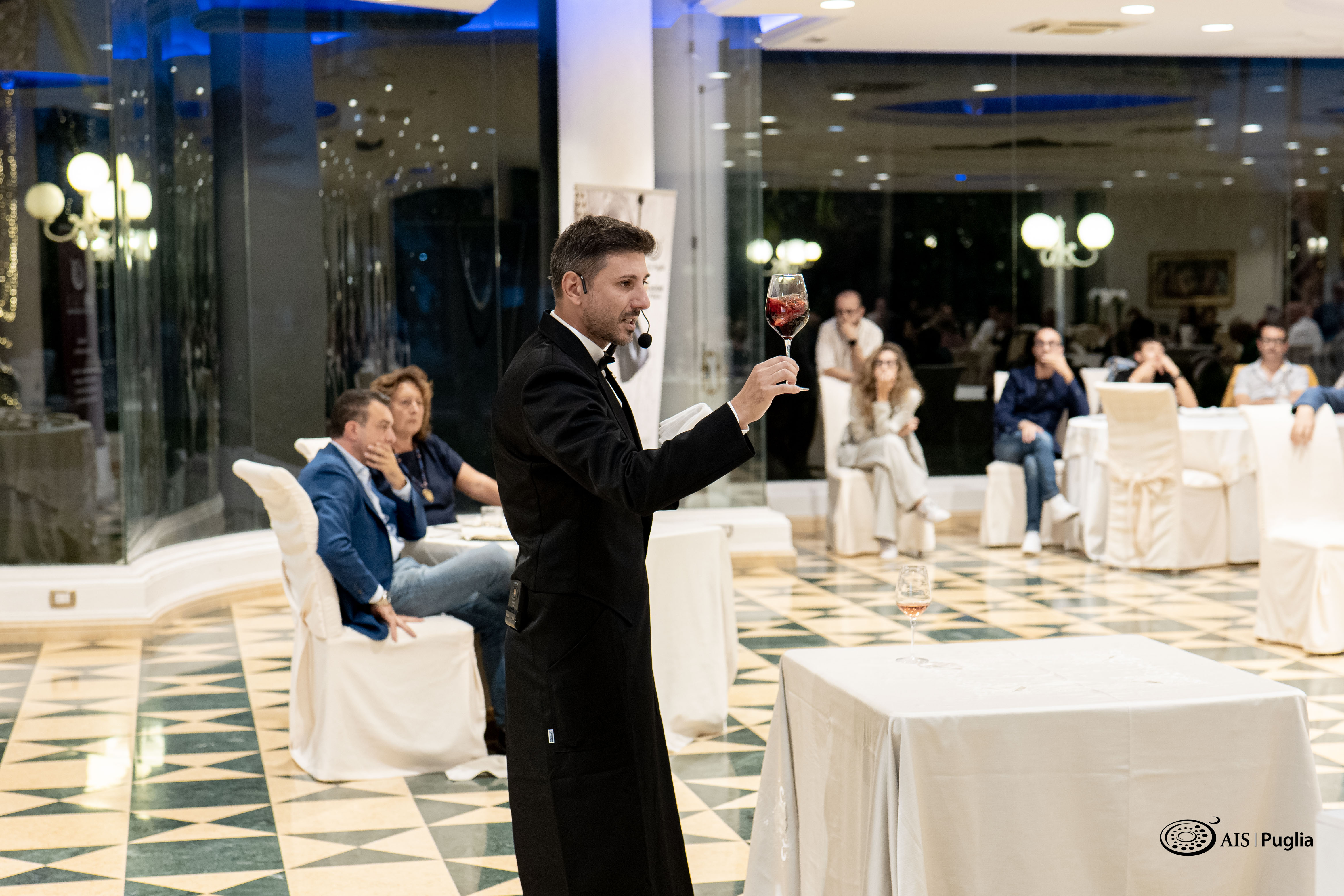 Ais Puglia: Carmine Galasso si aggiudica  il titolo di Miglior Sommelier di Puglia